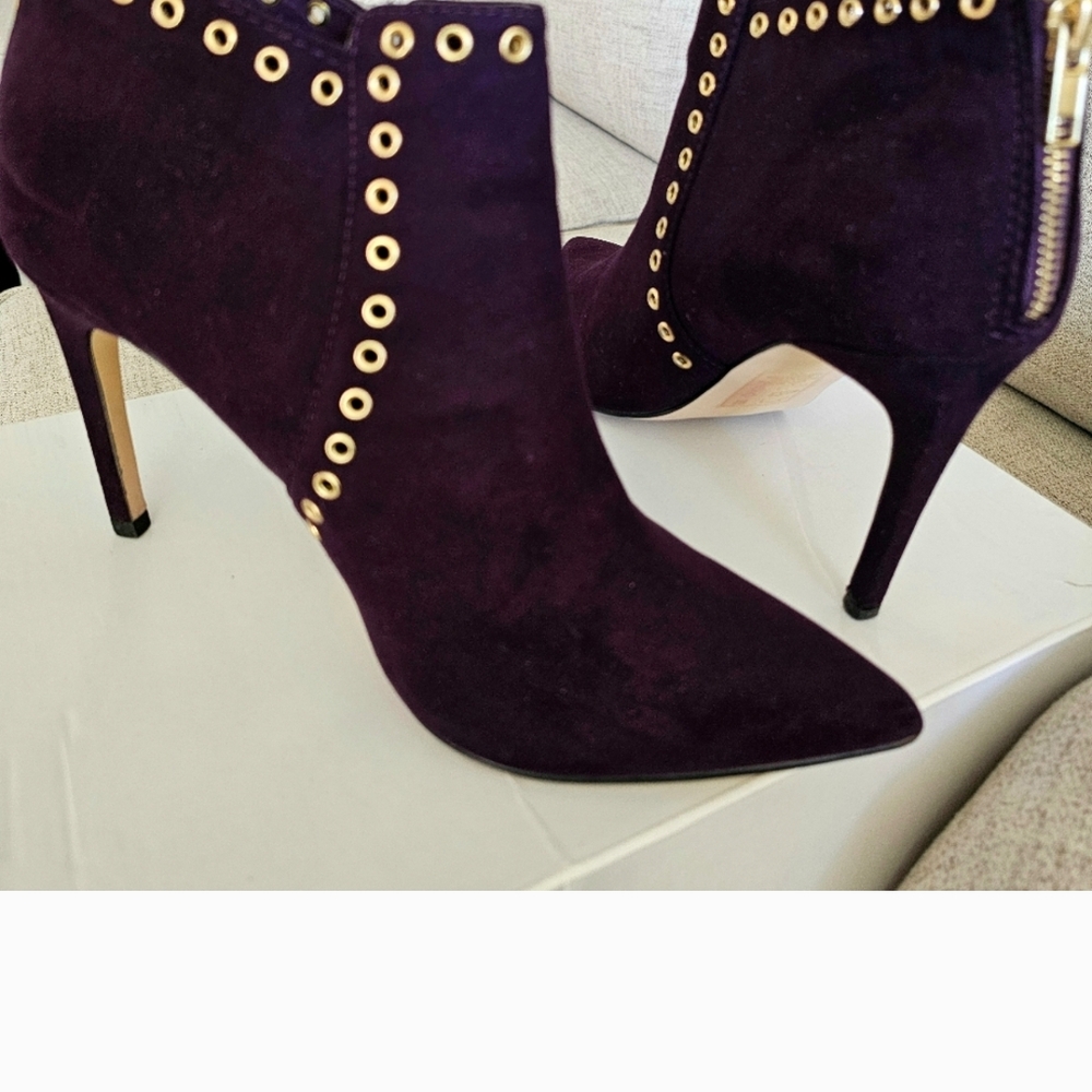 Chic Purple Heeled Boots with Gold Accents